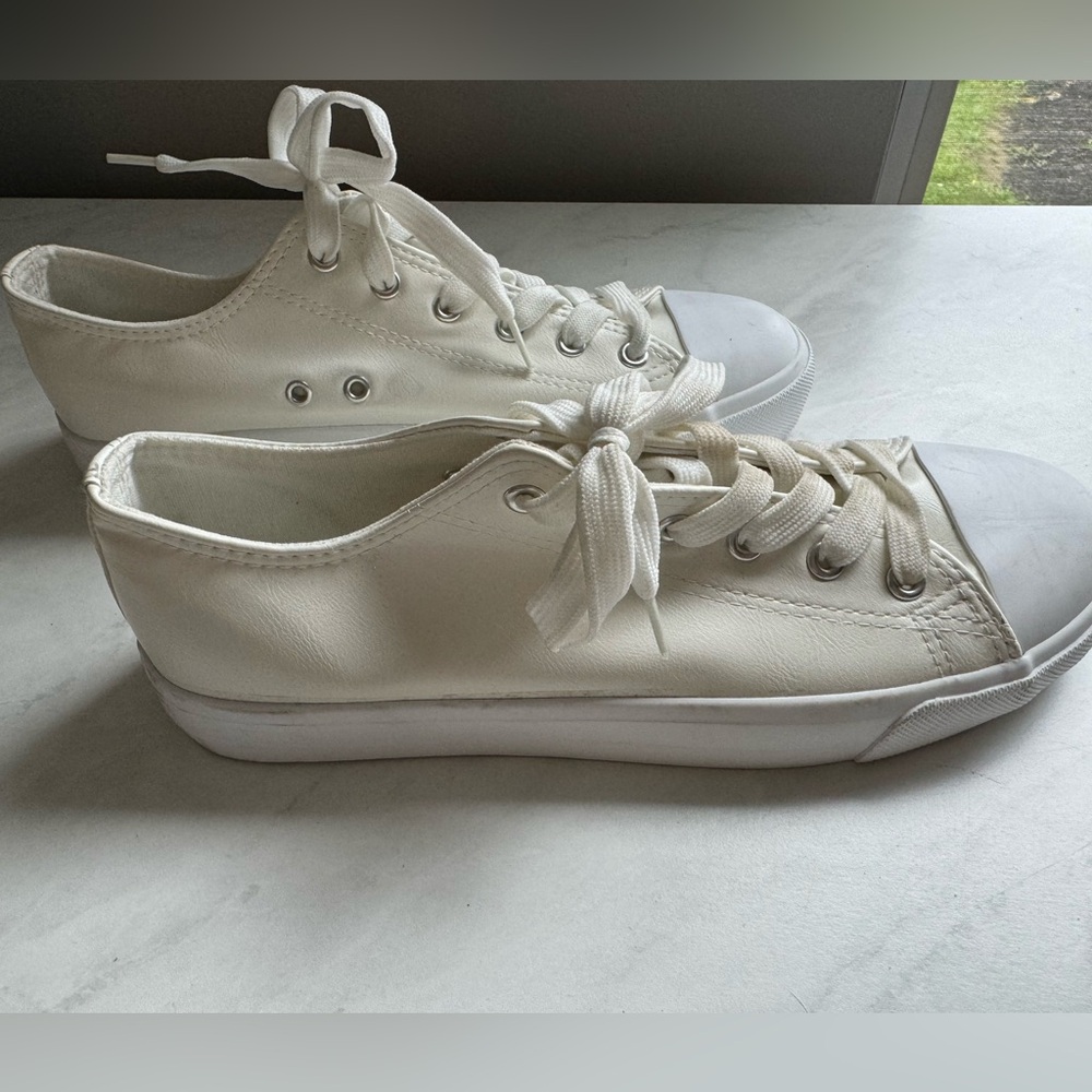 White Leather Sneaker Size 9 NWOT